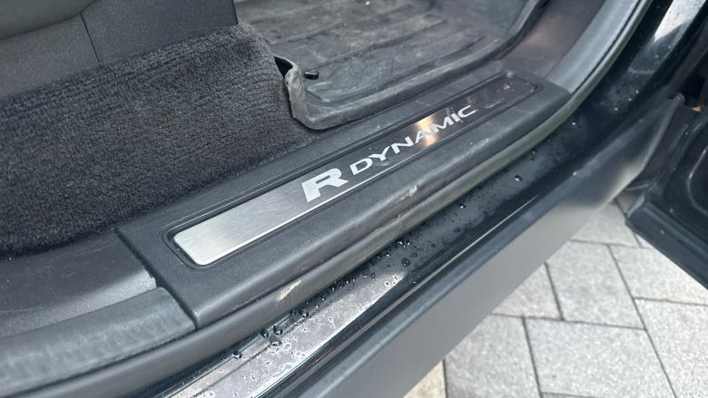 Land Rover Discovery 3.0 D300 R-Dynamic HSE 5dr Auto Diesel Station Wagon